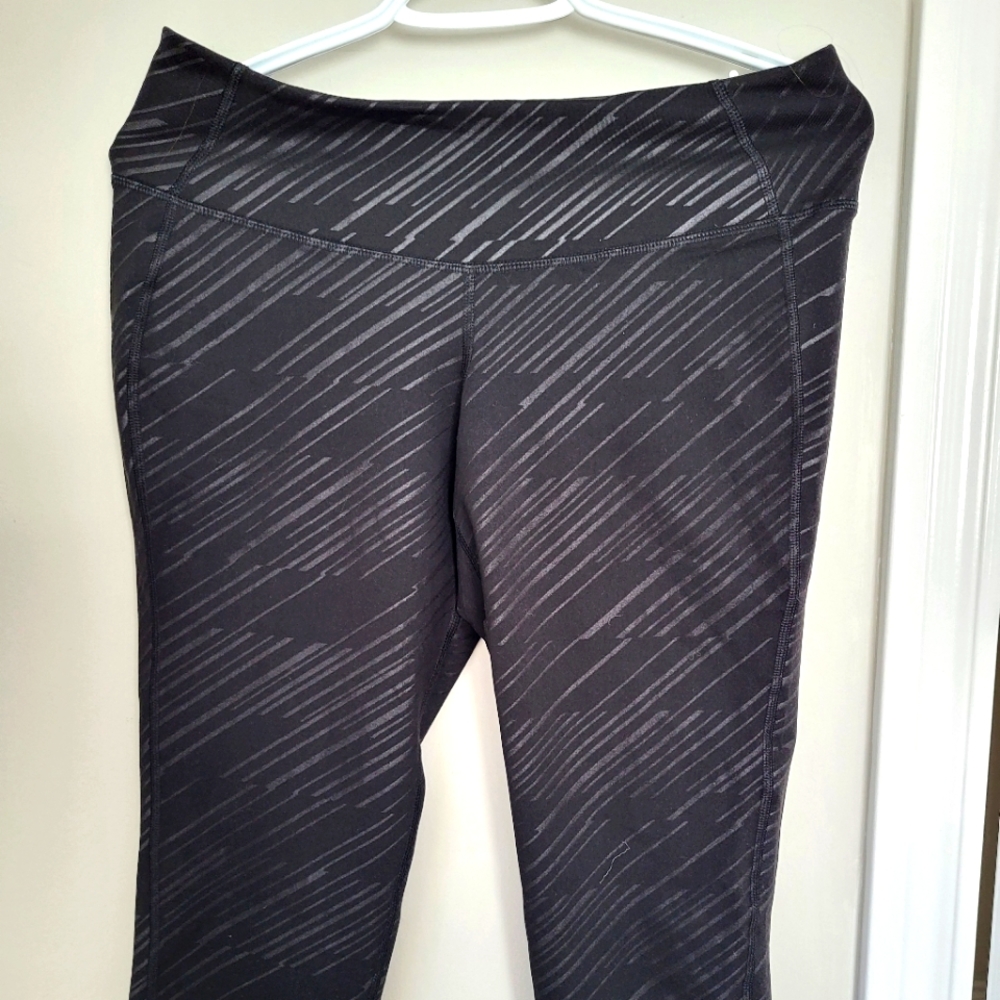 Women's large Old Navy Active cropped leggings